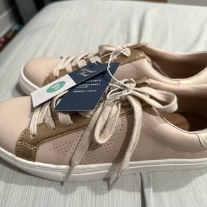 Cute gold Universal Thread pair of shoes